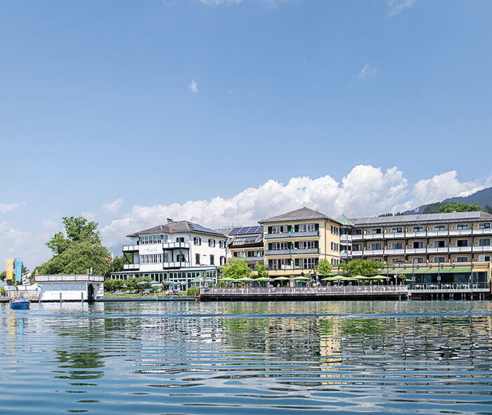 Außenansicht des Seeglück Hotel Forelle vom See aus