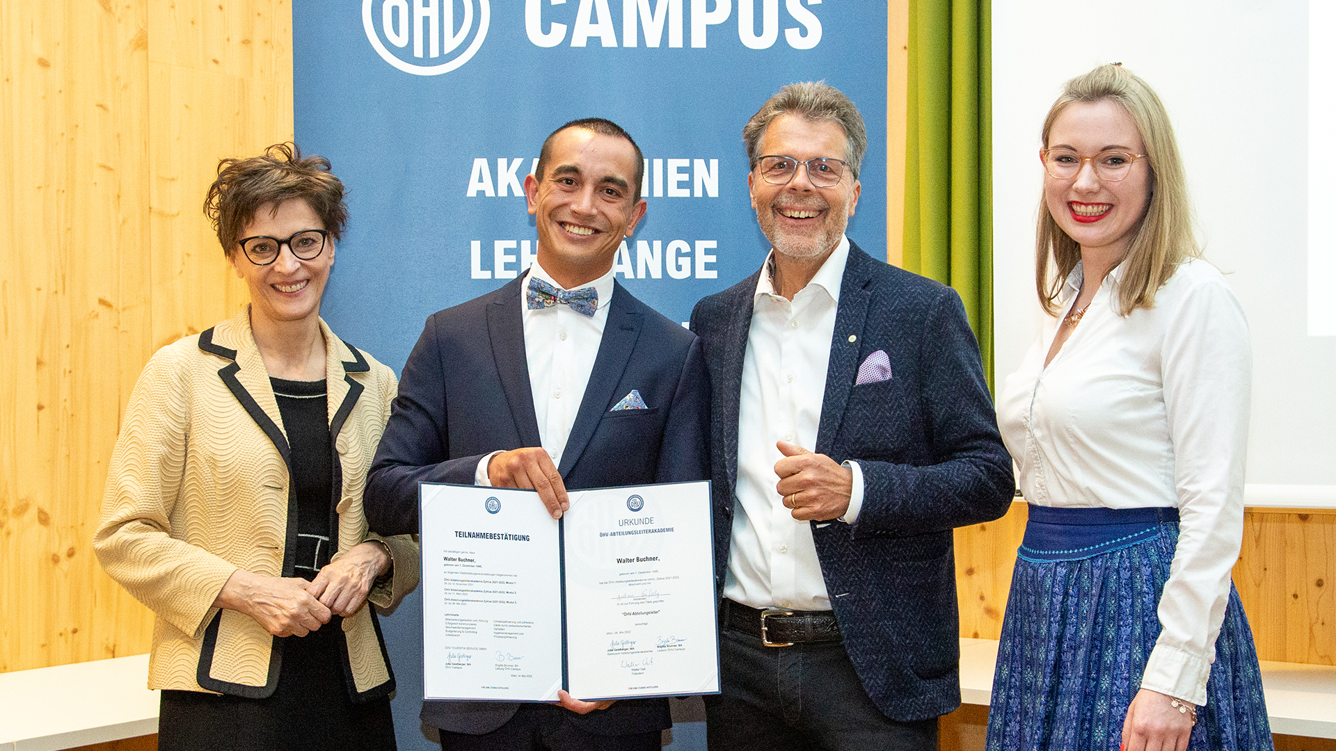 Gruppenbild von 4 Personen