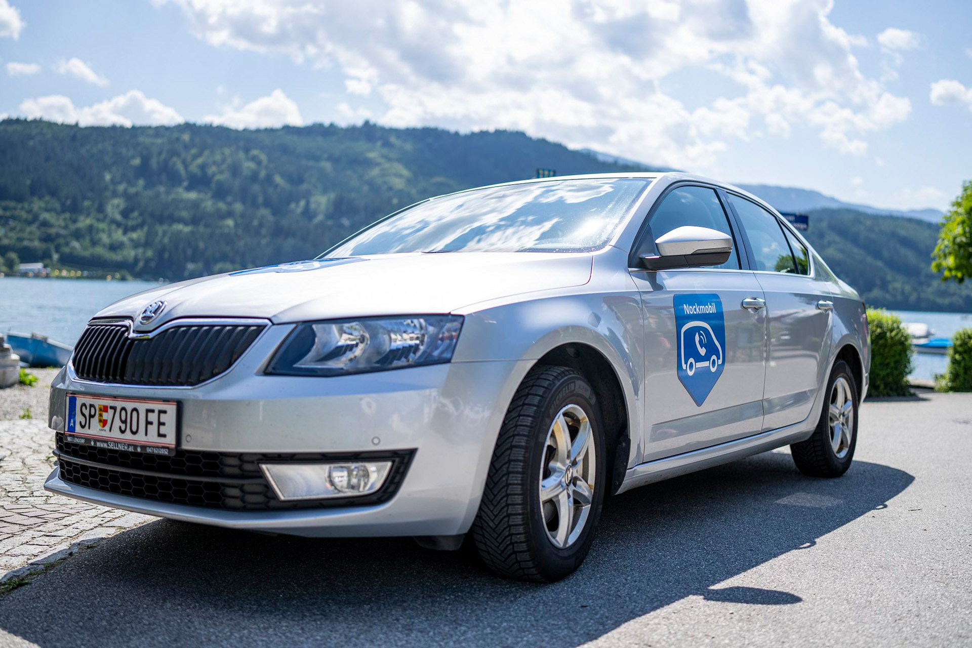 Silbernes Skoda Nockmobil