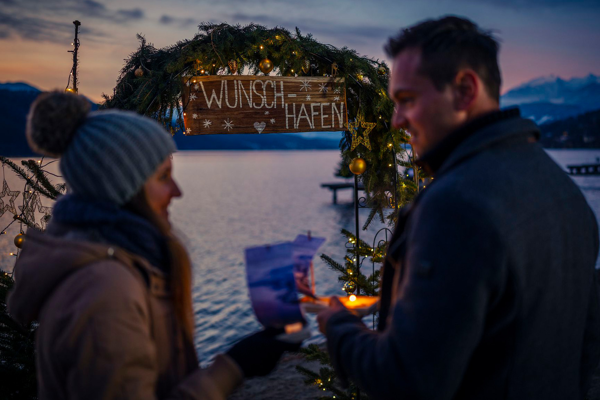 Paar vor dem Wunschhafen