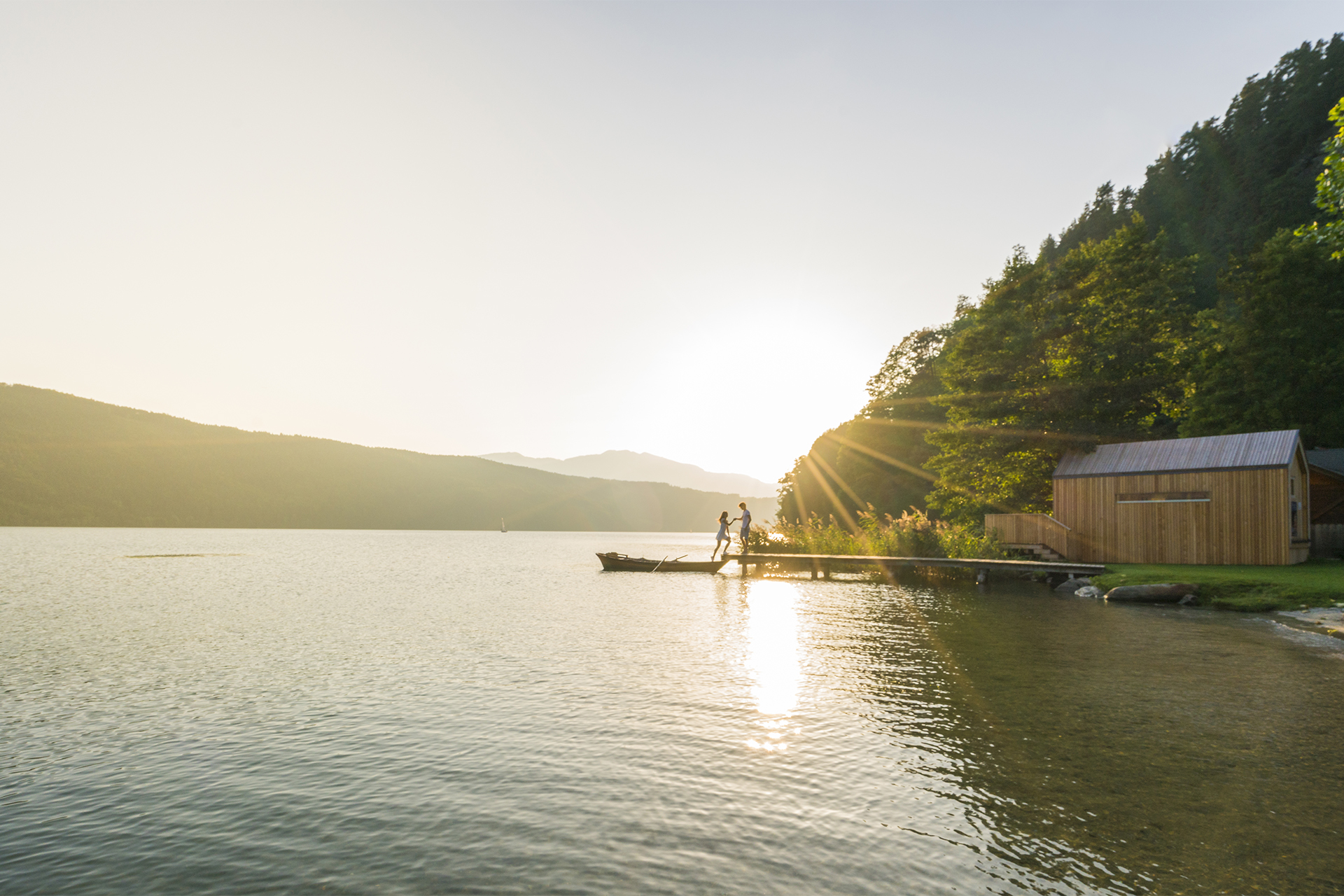Ruderboot und zwei Menschen