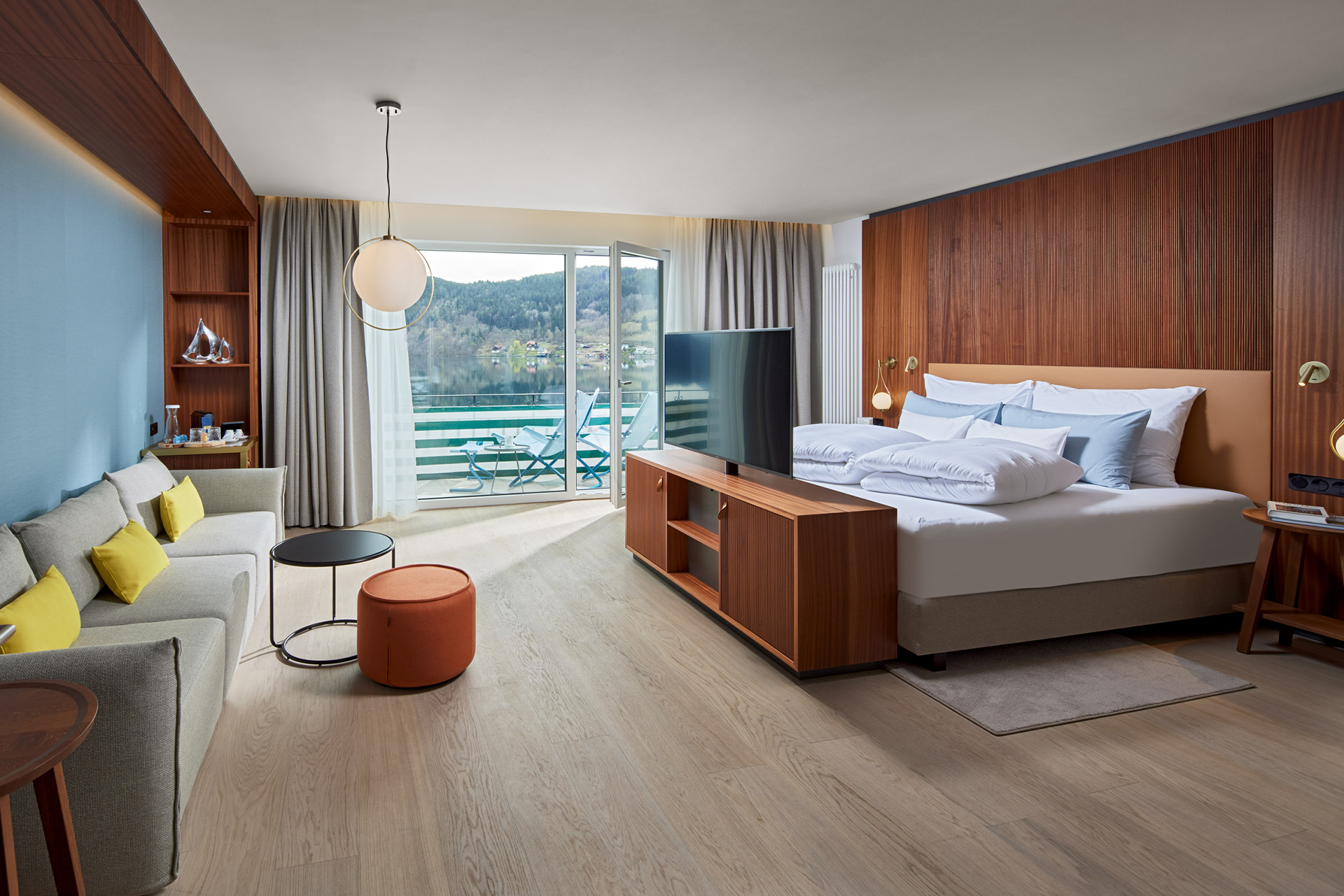 Hotelzimmer mit Einrichtung