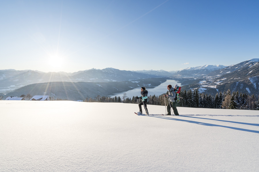 A family snowshoeing at Lake Millstatt